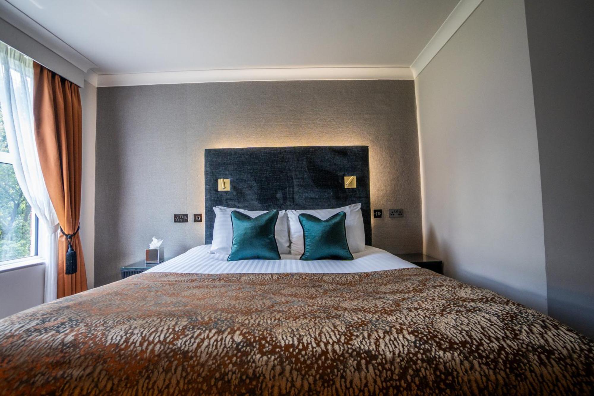 Hunton Park Hotel Kings Langley Bagian luar foto