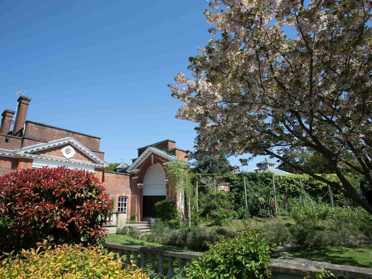 Hunton Park Hotel Kings Langley Bagian luar foto